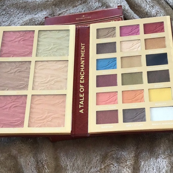 Beauty and The Beast Disney Eyeshadow Blush Highlighter Palette New In Box - Picture 2 of 2